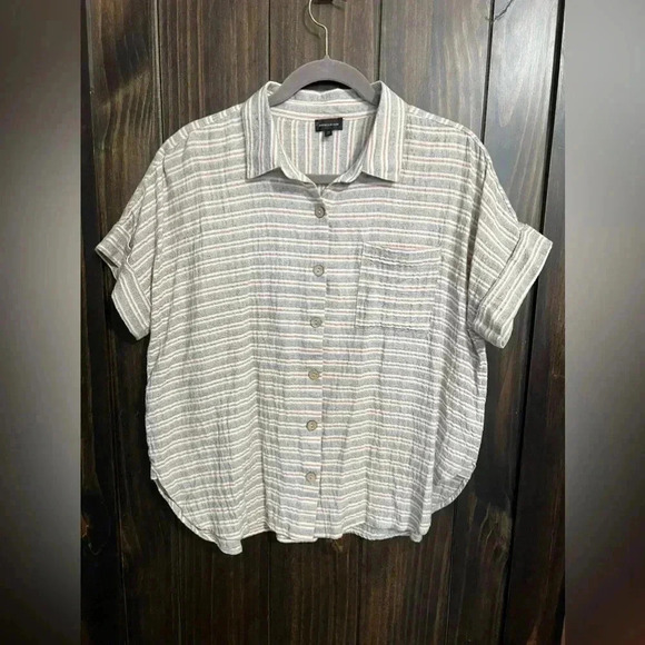 Women’s Buckle Black Striped Shirt. Size: Medium - Picture 8 of 13